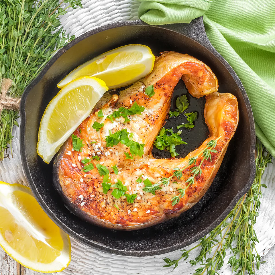 Bít tết cá hồi sốt tiêu